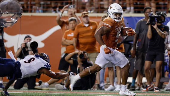 Robinson’s 3 TDs power No. 21 Texas over UTSA 41-20