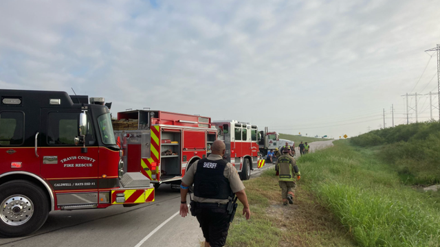 Rollover crash in SE Travis County leaves 3 people injured