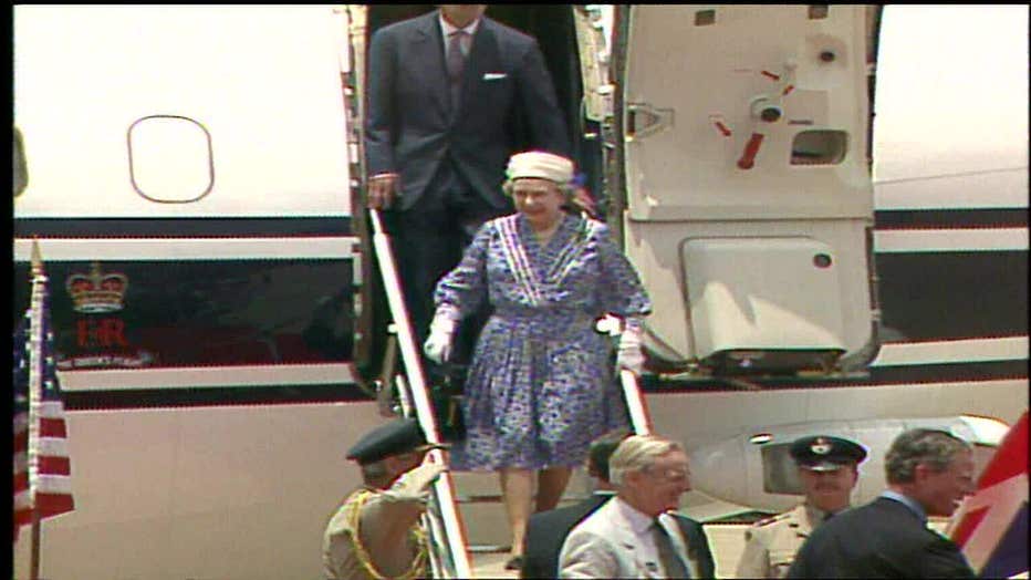 090822-QUEEN-VISITS-TX-KDFWEME003_mpg_00.00.12.10.jpg