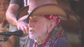 Willie Nelson plays at Beto O'Rourke campaign event in South Austin