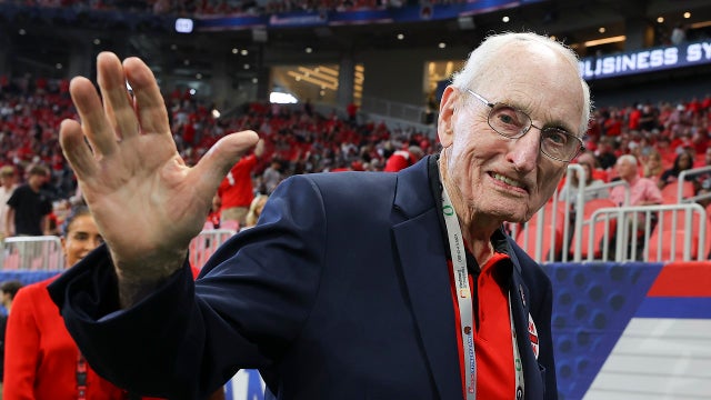 Legendary Georgia football coach Vince Dooley hospitalized