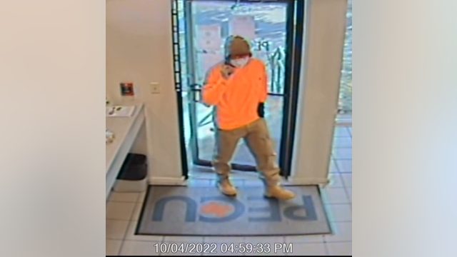 VIDEO: Police searching for man who robbed bank in North Austin