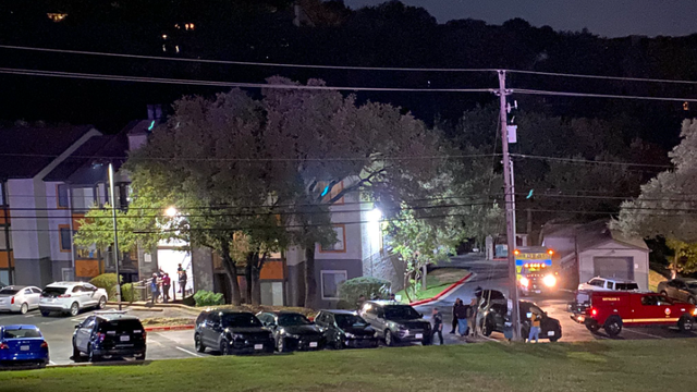 Suspect arrested after barricading himself in North Austin apartment complex