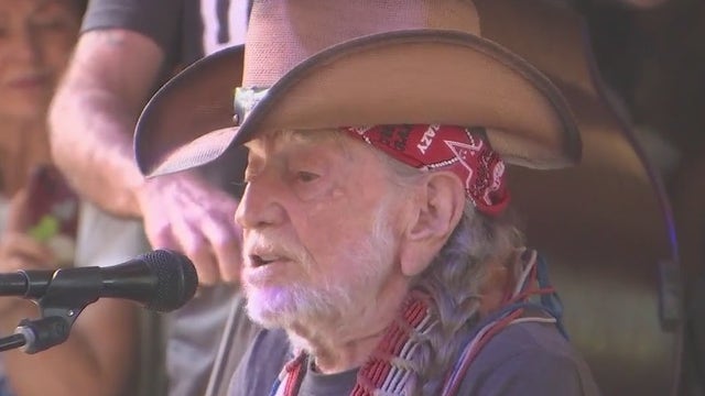 Willie Nelson plays at Beto O'Rourke campaign event in South Austin