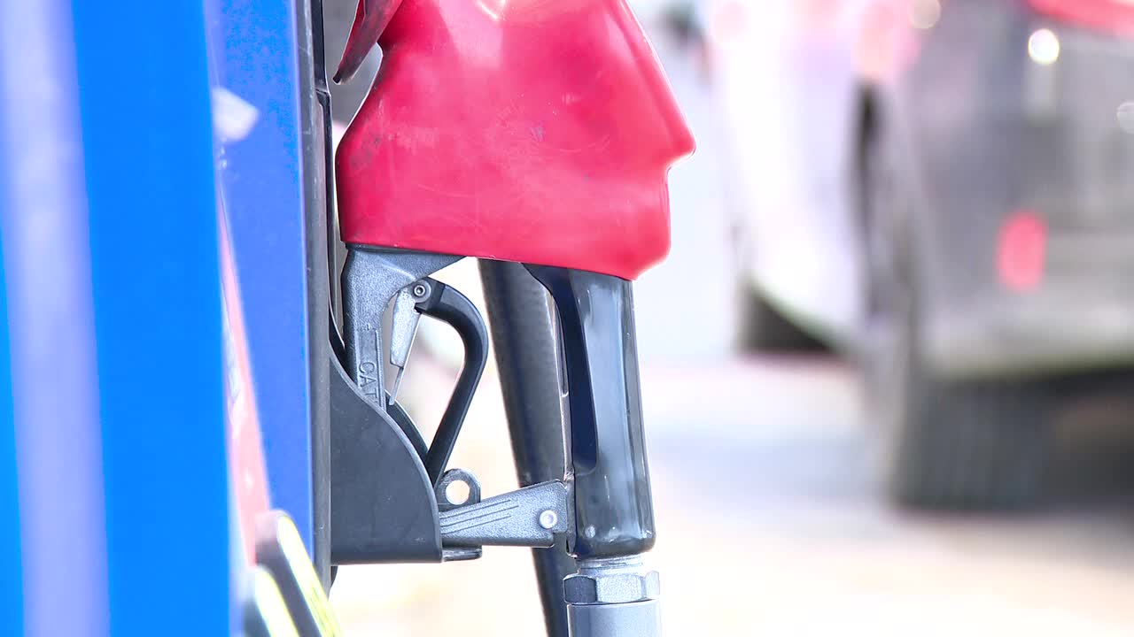 Poll finds Texans 'very concerned' about rising gas prices