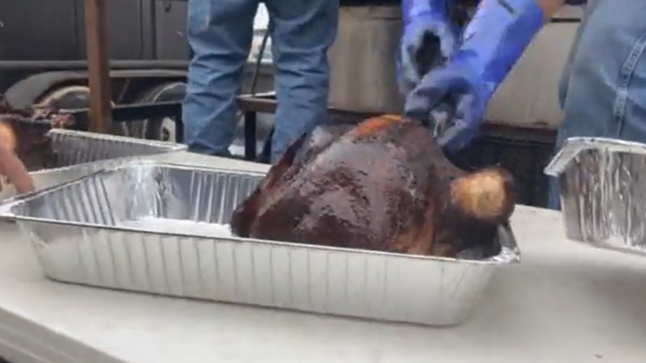 Operation Turkey volunteers smoke 300 birds at Rodeo Austin grounds ahead of Thanksgiving - Vimarsana News