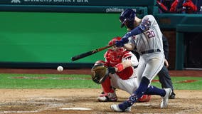 Phillies tie World Series mark with 5 HR, top Astros 7-0
