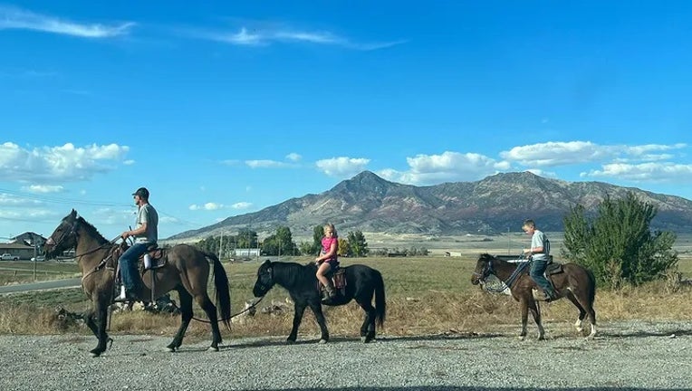 SA-and-kids-on-horses-1.jpg