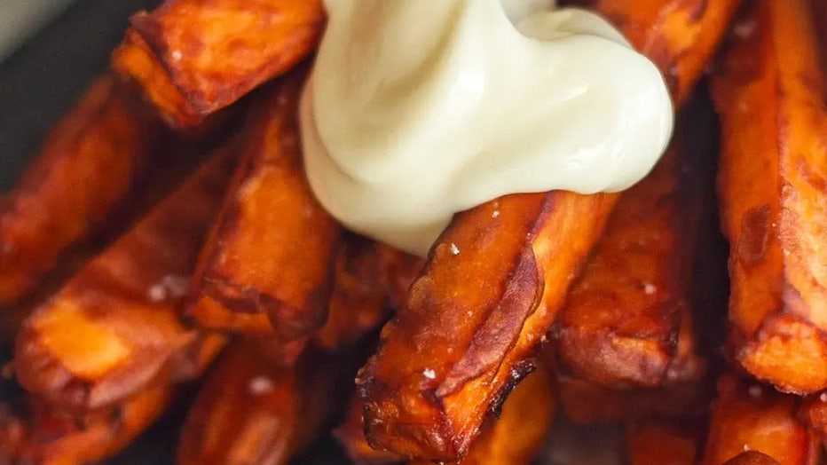 FOX-Sports_WC2022_Gordon-Ramsay-Dish-Image_02_Frites-Mayo_1x1.jpg