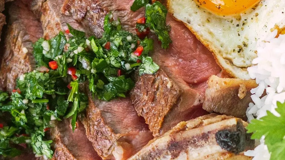 FOX-Sports_WC2022_Gordon-Ramsay-Dish-Image_03_Bife-A-Cavalo_1x1.jpg