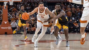 No. 6 Texas holds off Oklahoma 70-69 in Big 12 opener