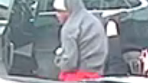 Man attacks, robs woman at South Congress Bank of America: APD