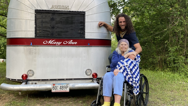 Caught on camera: Thieves steal camper off South Austin driveway