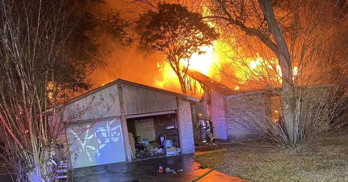 House destroyed in Southeast Austin fire | FOX 7 Austin
