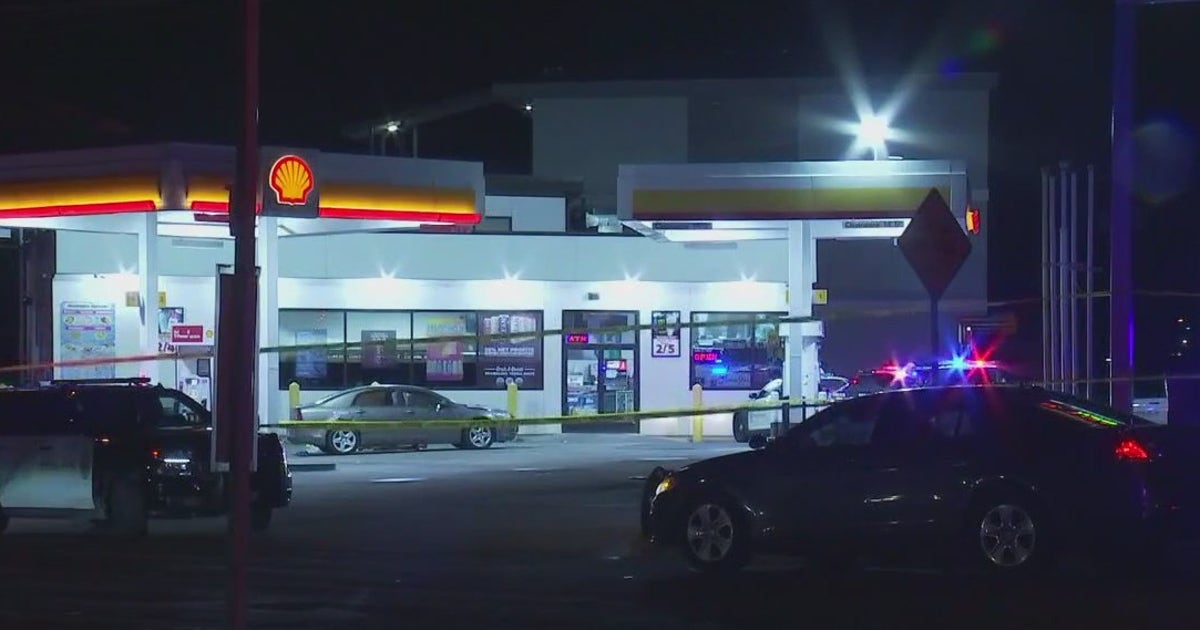 Man shot, killed at East Austin gas station: APD | FOX 7 Austin