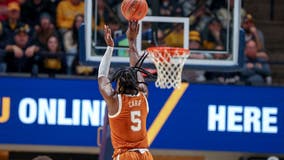Carr’s strong 2nd half lifts No. 7 Texas over West Virginia
