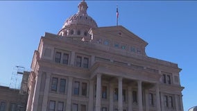Driver drops kids off, crashes through fence at Texas Capitol: DPS