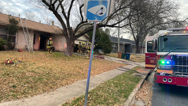 One rescued from fire in North Austin boarding house