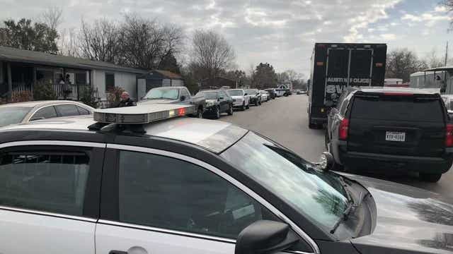 Suspect in custody following South Austin SWAT call: police