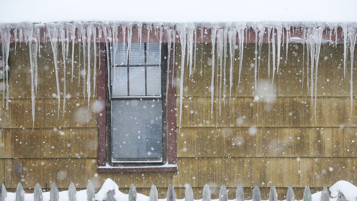 Texas Winter Storm: How to safely stay warm during winter storm power outages