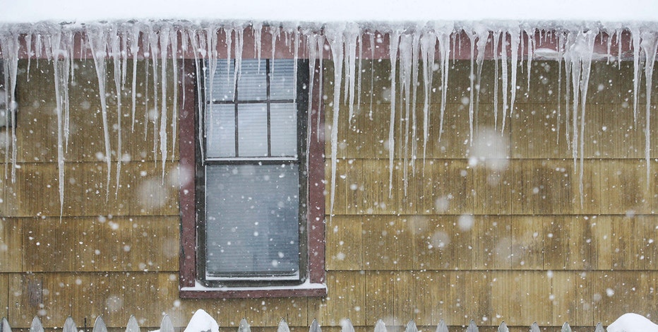 Texas Winter Storm: How to safely stay warm during winter storm power outages