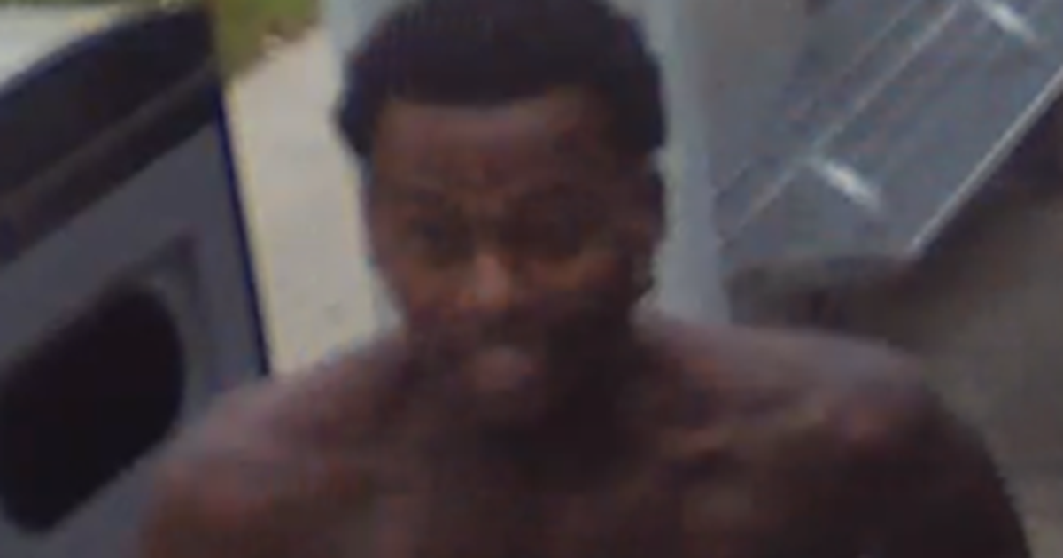 Police searching for 2 suspects who robbed, chased victim in Downtown ...