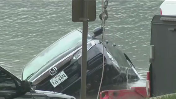 Woman dead after being pulled from Lake Austin, police say