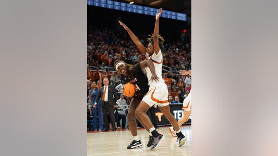 No. 5 Louisville pummel Texas 73-51 in second round of NCAA Tournament