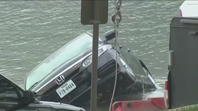 Woman dead after being pulled from Lake Austin, police say