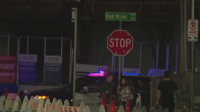 Two people stabbed in downtown Austin, police investigating