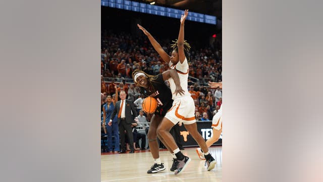 No. 5 Louisville pummel Texas 73-51 in second round of NCAA Tournament