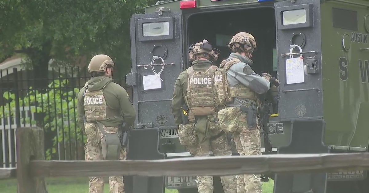 Suspect in custody following 7-hour SWAT standoff in Southeast Austin ...