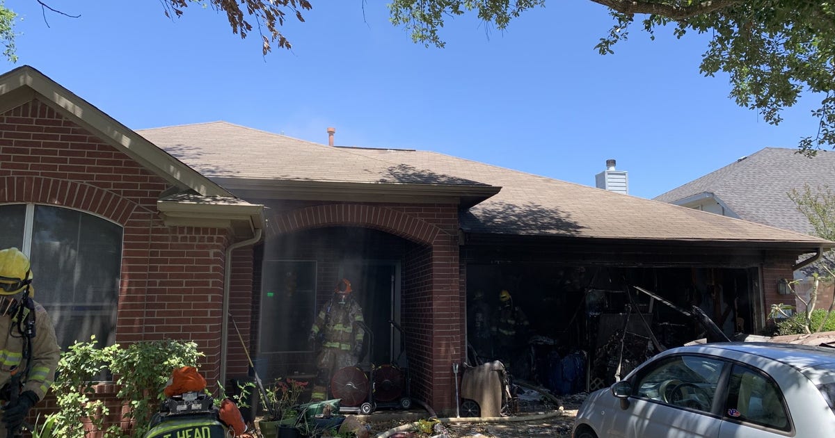 Cat dies, 2 displaced after fire at East Travis County house | FOX 7 Austin