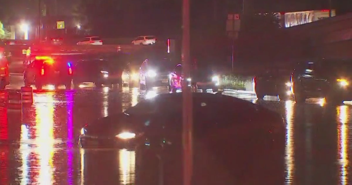 Flash flooding leaves multiple people stranded, cars underwater | FOX 7 ...