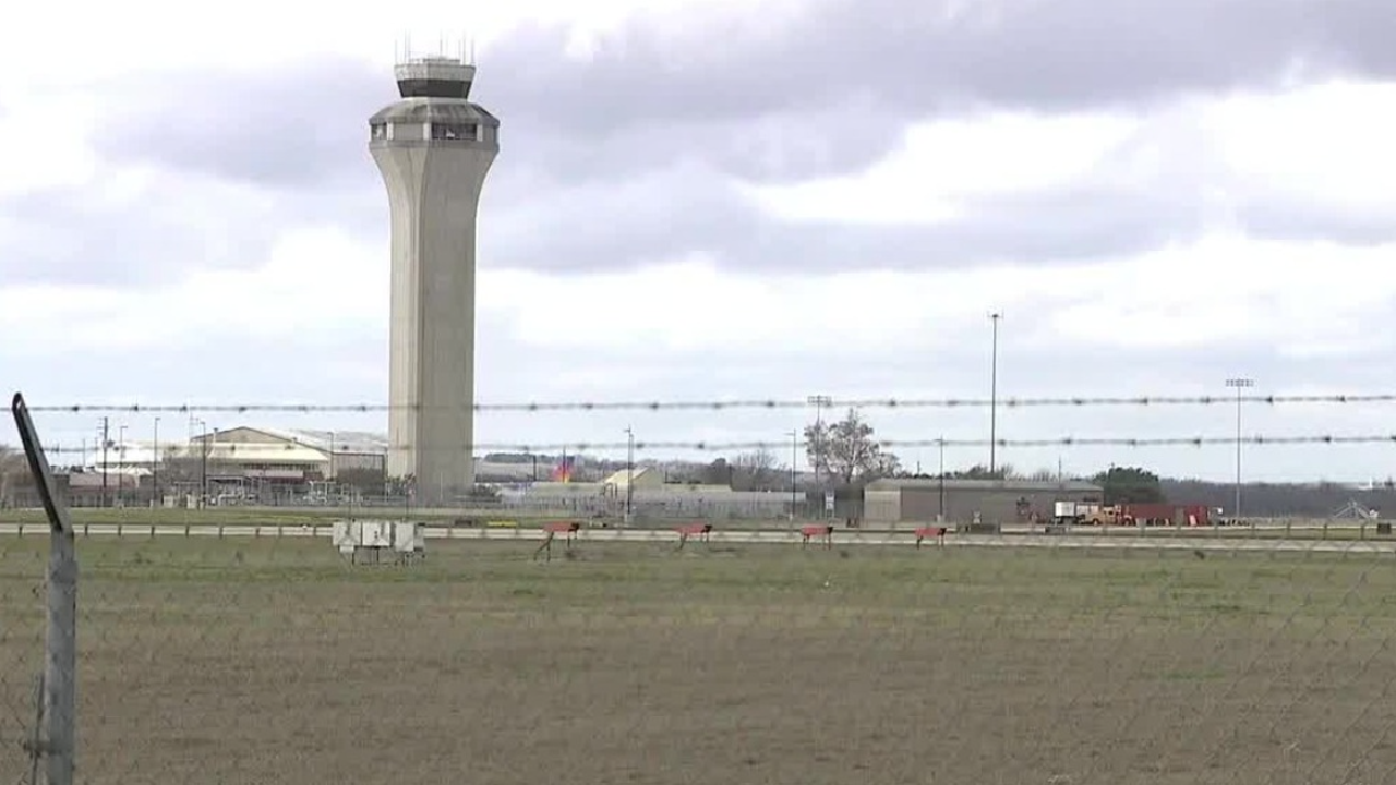 美国联邦航空管理局对奥斯汀机场的到达航班发布停飞指令