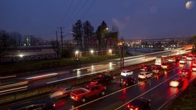 Oregon man throws thousands of dollars in cash on I-5 freeway