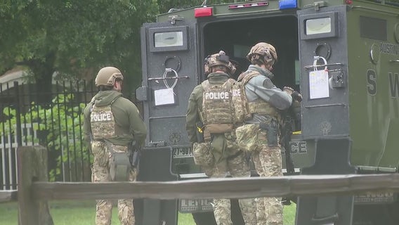 Suspect in custody following 7-hour SWAT standoff in Southeast Austin