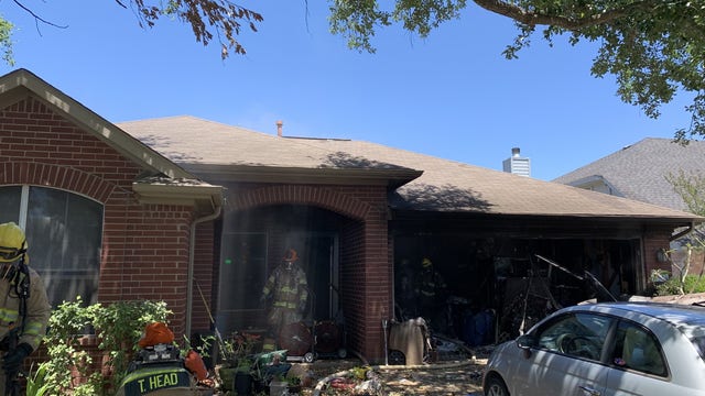 Cat dies, 2 displaced after fire at East Travis County house