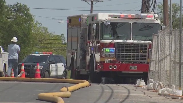 1 person injured, 7 cats rescued from apartment fire in North Austin