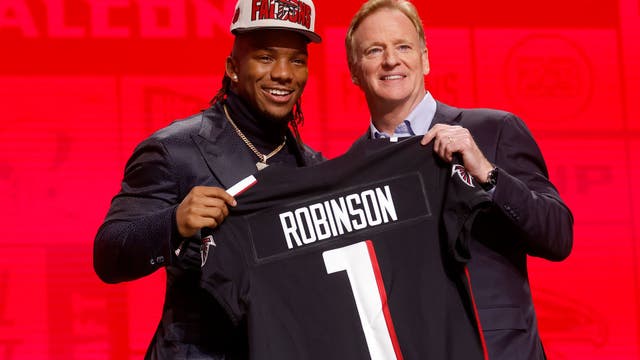 Falcons keep first-round focus on offense, take RB Robinson