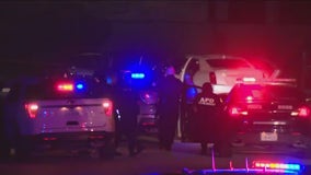 1 dead after robbery escalates into deadly shooting in Austin; police searching for suspects