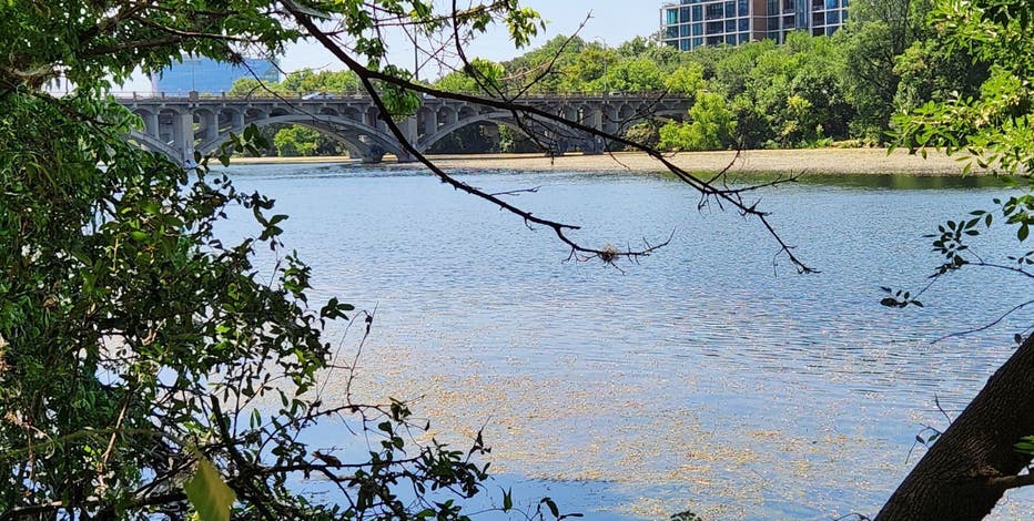Body found in Lady Bird Lake; police believe it could be missing paddleboarder