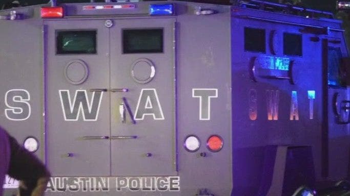 Austin police SWAT arrest robbery suspect in North Austin