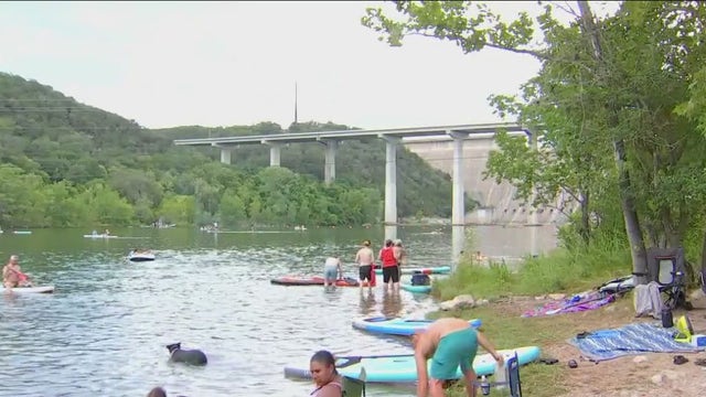 Austin residents enjoy Lake Austin, officials ban motorized personal watercraft over Fourth of July weekend