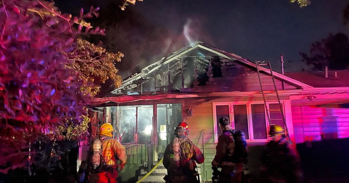 Austin firefighters respond to house fire in Central Austin | FOX 7 Austin
