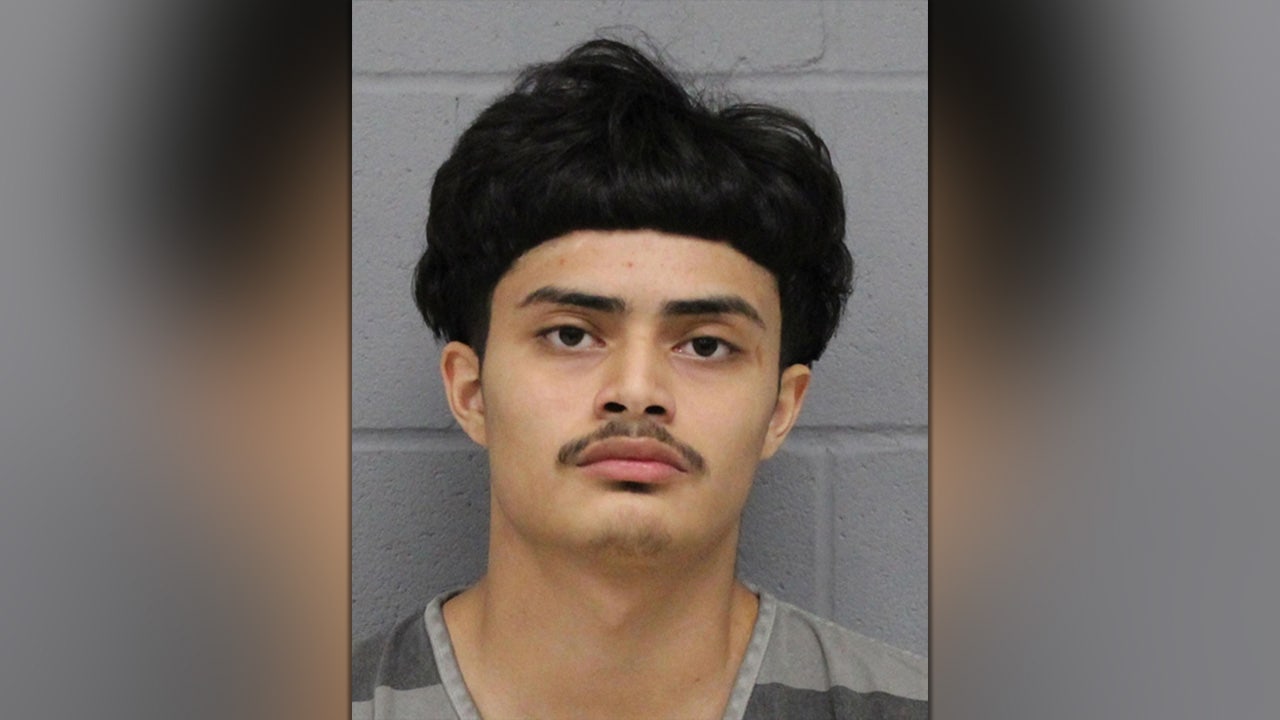 Teen, juvenile arrested in murder of 18-year-old in Southeast Austin Teen, juvenile arrested in murder of 18-year-old in Southeast Austin