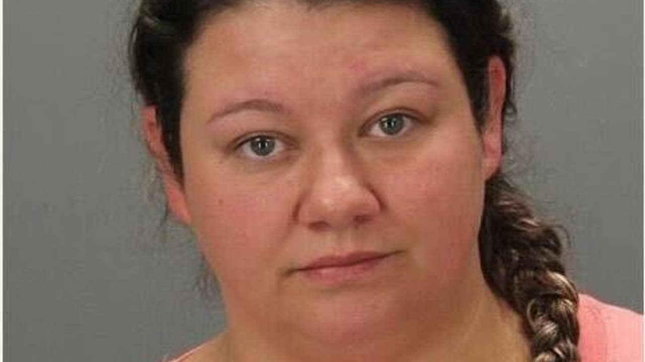 Taylor woman charged with performing sex acts on dog foto