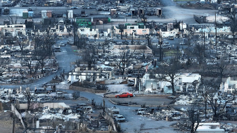 Hawaii-wildfires-debris.jpg