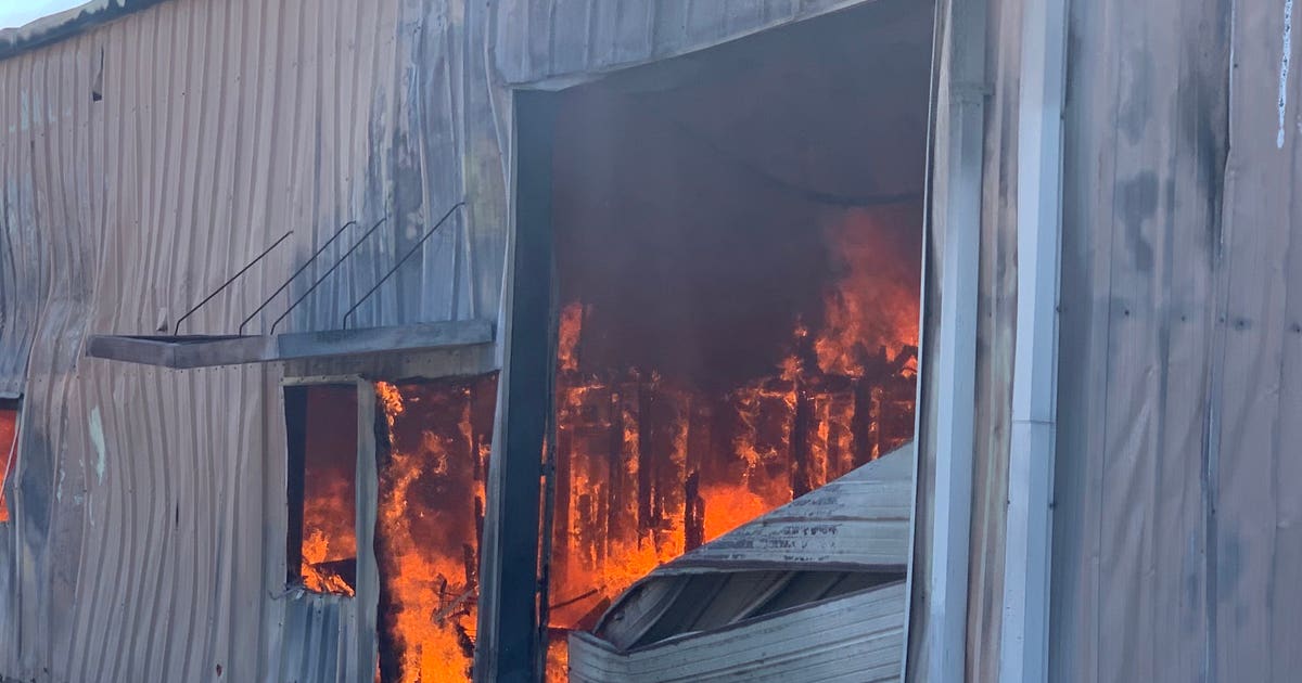 Fire in abandoned building spreads to grass in NW Austin | FOX 7 Austin