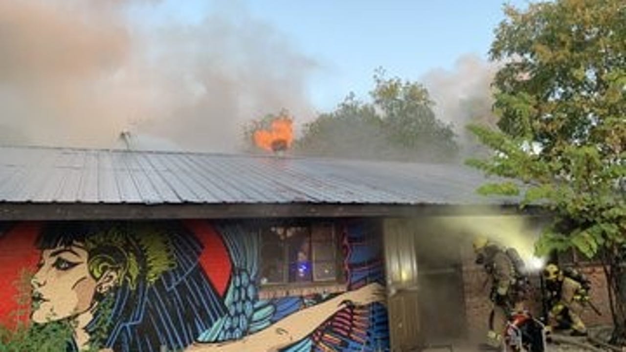 Structure fire at former lounge in south Austin; fire under control: AFD